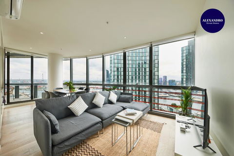 STUNNING 2 BED 2 BATH STYLISH UNIT // FREE PARKING - Hotel Accommodation 0