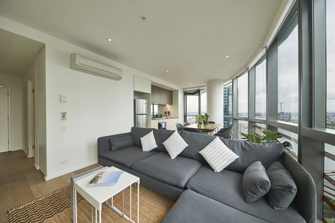 STUNNING 2 BED 2 BATH STYLISH UNIT // FREE PARKING - Hotel Accommodation 3