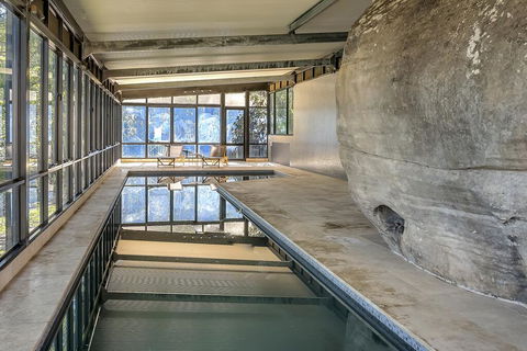 STUNNING CLIFF TOP HOME // POOL & GAMES - Hotel Accommodation 3