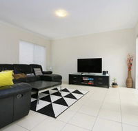 Stunning Home Near Scarborough Beach Sleeps 11 - Hotel Accommodation