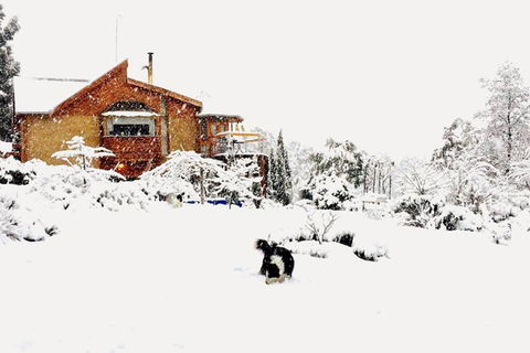 STUNNING HOME WITH AMAZING VIEWS - Just 20 Mins To The City And Only 10 To MONA! - Hotel Accommodation 0