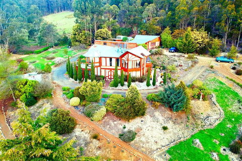 STUNNING HOME WITH AMAZING VIEWS - Just 20 Mins To The City And Only 10 To MONA! - Hotel Accommodation 2
