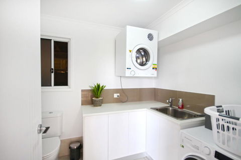 STUNNING HOME WITH SPECTACULAR VIEWS AND CLOSE TO THE BEACH - Hotel Accommodation 1