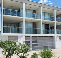 Stunning surfside apartment - Boyd St Woorim - Hotel Accommodation