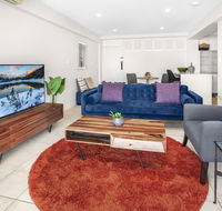 Stylish 2-Bed Apartment with Sweeping River Views - Hotel Accommodation