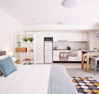Stylish Manly Studio With BBQ Terrace and Parking - Hotel Accommodation