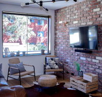 Stylish Modern Apartment Located In Marrickville - Hotel Accommodation
