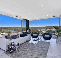 Stylish Penthouse with Views  Jacuzzi - Hotel Accommodation