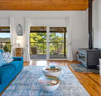 Stylish Renovated Home - Ocean Views - Fireplace - Hotel Accommodation
