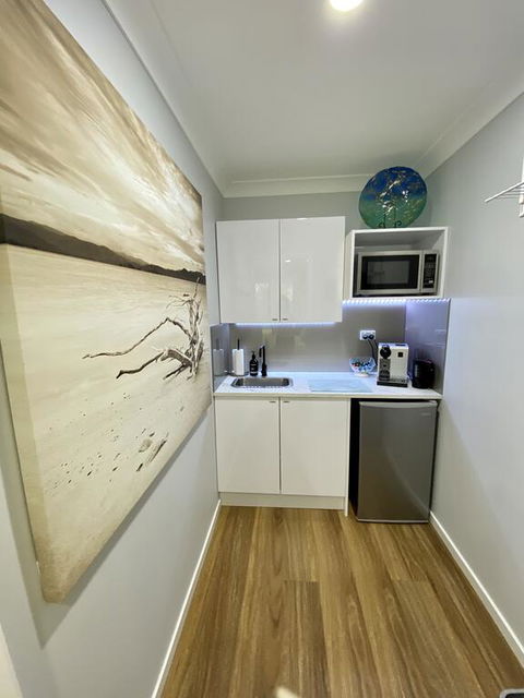STYLISH UNIT - CLOSE TO DREAMWORLD - Hotel Accommodation 3