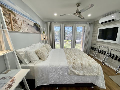 STYLISH UNIT - CLOSE TO DREAMWORLD - Hotel Accommodation 0