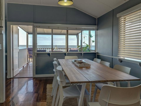 Sublime Beachfront Queenslander On The Esplanade - Hotel Accommodation 0