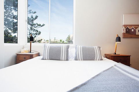 Sun Drenched Ocean View Apartment - Hotel Accommodation 2