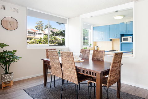 Sun Drenched Ocean View Apartment - Hotel Accommodation 3