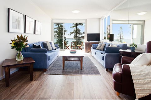 Sun Drenched Ocean View Apartment - Hotel Accommodation 0