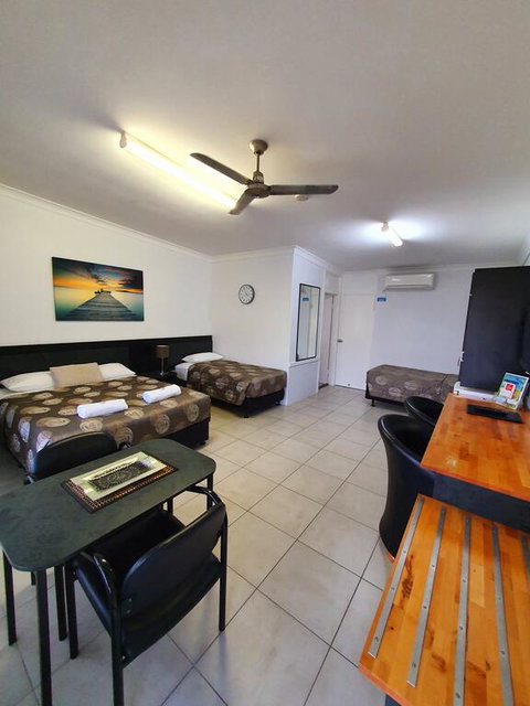 Sunseeker Motel - Hotel Accommodation 3