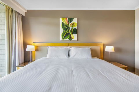 Super Convenient Apartment With Garden Views - Hotel Accommodation 1