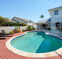 Super Sized Family Retreat With a Pool - Hotel Accommodation