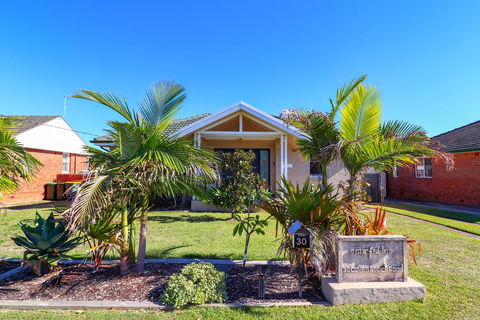 Surfside - Hotel Accommodation 0