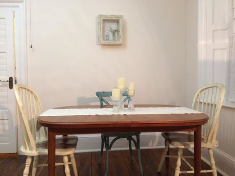 Surgeon's Cottage - Hotel Accommodation 2