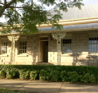 Surgeon's Cottage - Hotel Accommodation