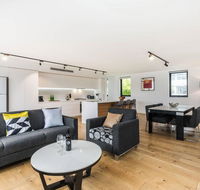 Sydney Townhouse with Parking and Deck - Hotel Accommodation