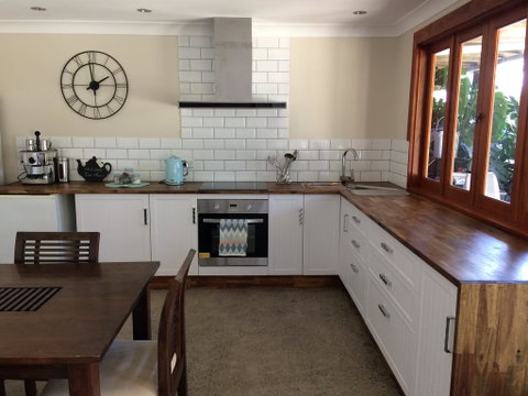 TAKURA HEIGHTS Modern Country Apartment With Pool Access - Hotel Accommodation 2