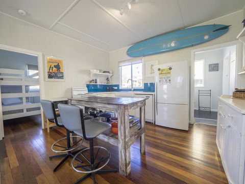 Tallowood Beachfront Cottage - Hotel Accommodation 3