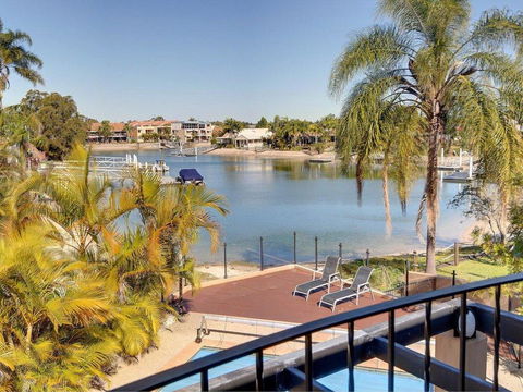 Tarcoola 41 - 5 BDRM Canal Home With Pool - Hotel Accommodation 3