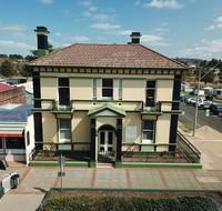 The Bank Guesthouse Glen Innes - Hotel Accommodation
