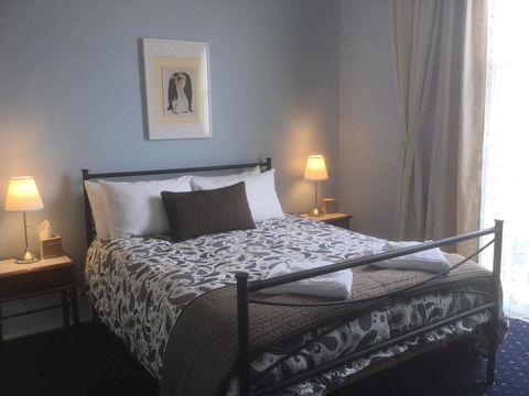 The Bank Guesthouse Glen Innes - Hotel Accommodation 1