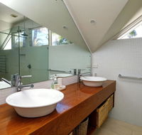 THE BEACH HOUSE - Hotel Accommodation
