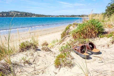 Aqua Beachfront! - Hotel Accommodation 8