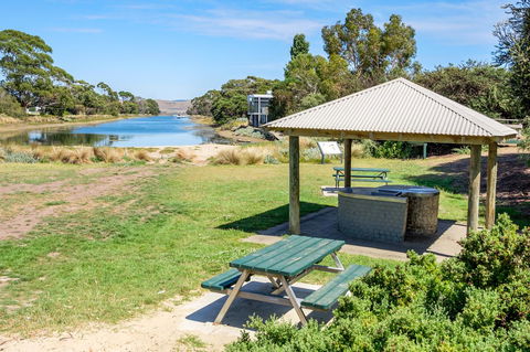 Aqua Beachfront! - Hotel Accommodation 4