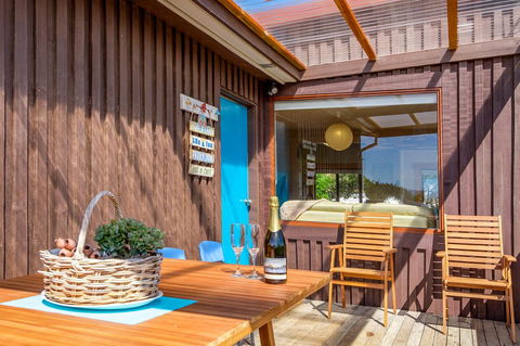 Aqua Beachfront! - Hotel Accommodation 1