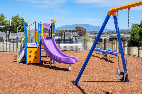 Aqua Beachfront! - Hotel Accommodation 3