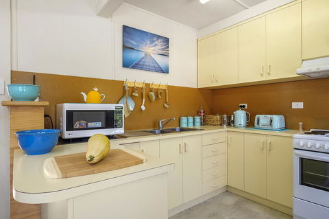 Aqua Beachfront! - Hotel Accommodation 17