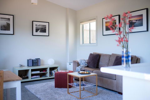 Hazards Escape - The Top Shack & The Short Stack - Hotel Accommodation 0