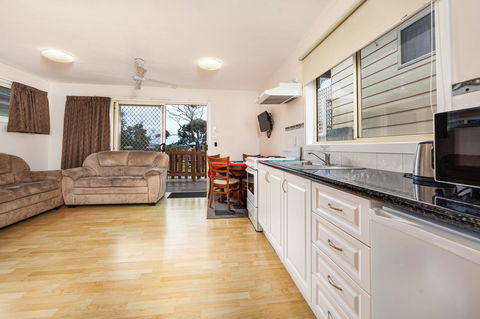 Wintersun Gardens Motel - Hotel Accommodation 35