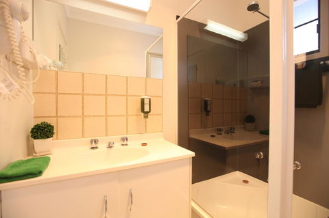 The Fox And Hounds Historic Hotel - Hotel Accommodation 31