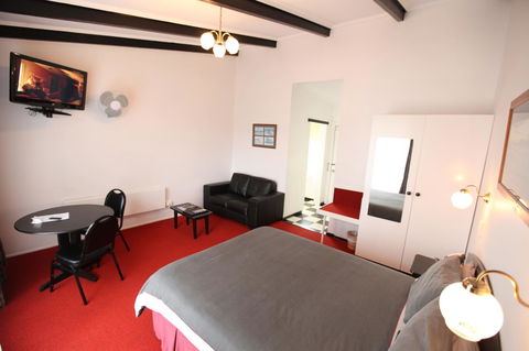 The Fox And Hounds Historic Hotel - Hotel Accommodation 34