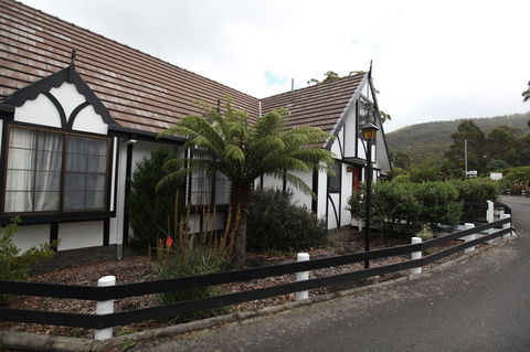 The Fox And Hounds Historic Hotel - Hotel Accommodation 29