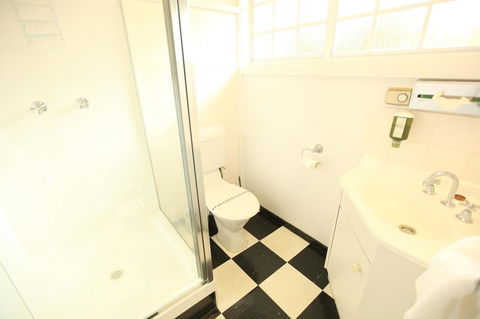 The Fox And Hounds Historic Hotel - Hotel Accommodation 17