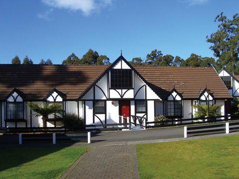 The Fox And Hounds Historic Hotel - Hotel Accommodation 0