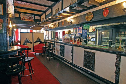 The Fox And Hounds Historic Hotel - Hotel Accommodation 33