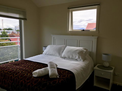 4 At 8 Townhouse Newcastle St - Hotel Accommodation 1