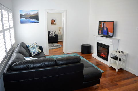 Lyttleton Cottage - Hotel Accommodation 1
