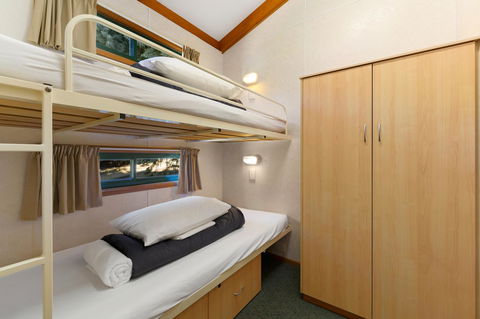 Bright Riverside Holiday Park - Hotel Accommodation 18