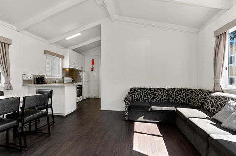 Bright Riverside Holiday Park - Hotel Accommodation 6