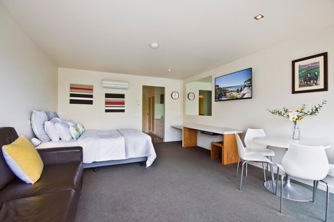 Lorne Bay View Motel - Hotel Accommodation 24